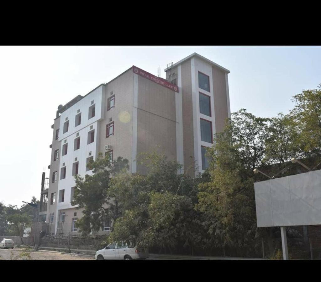 Hotel Royal Country Club Varanasi Esterno foto