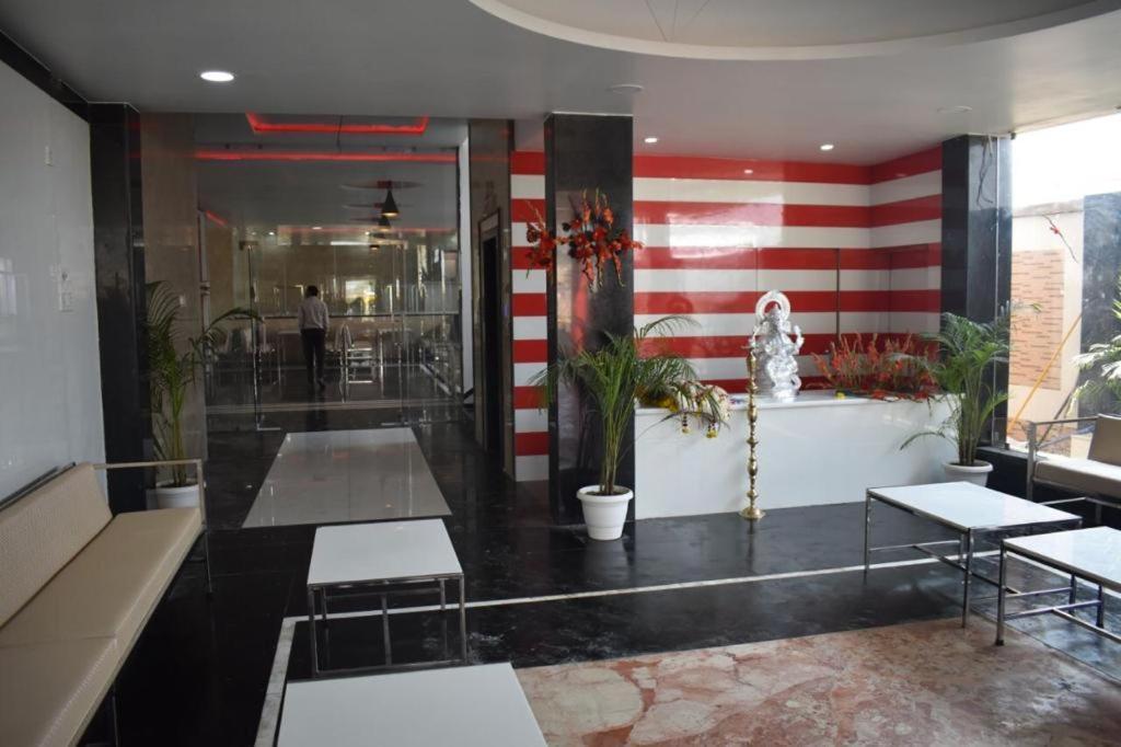 Hotel Royal Country Club Varanasi Esterno foto