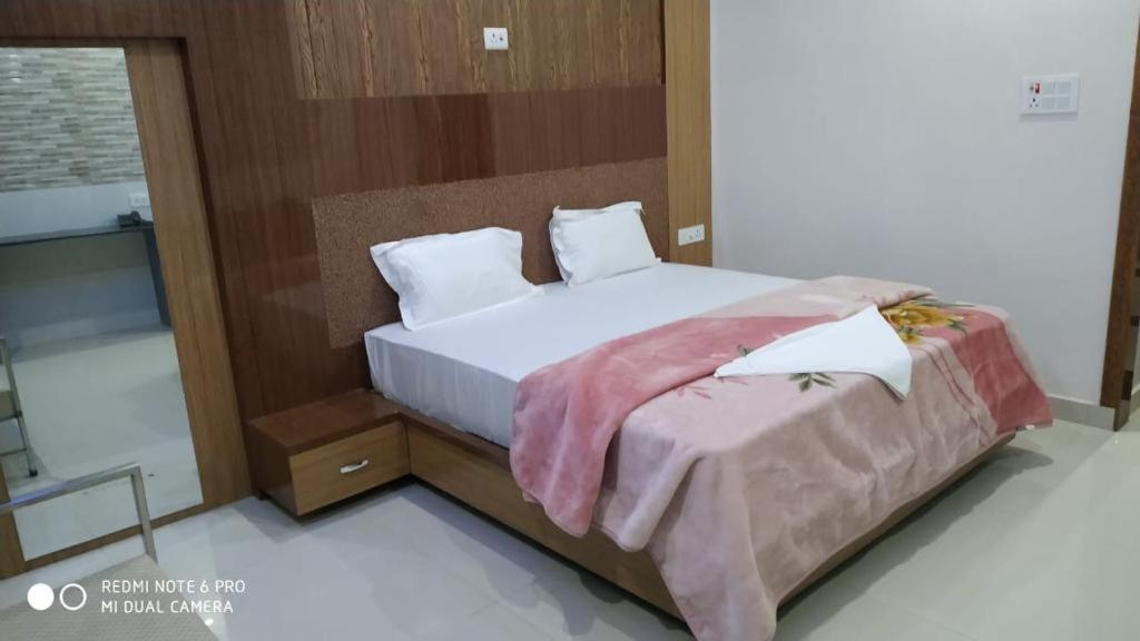 Hotel Royal Country Club Varanasi Esterno foto