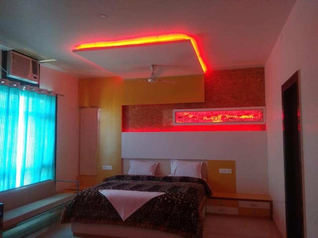 Hotel Royal Country Club Varanasi Esterno foto