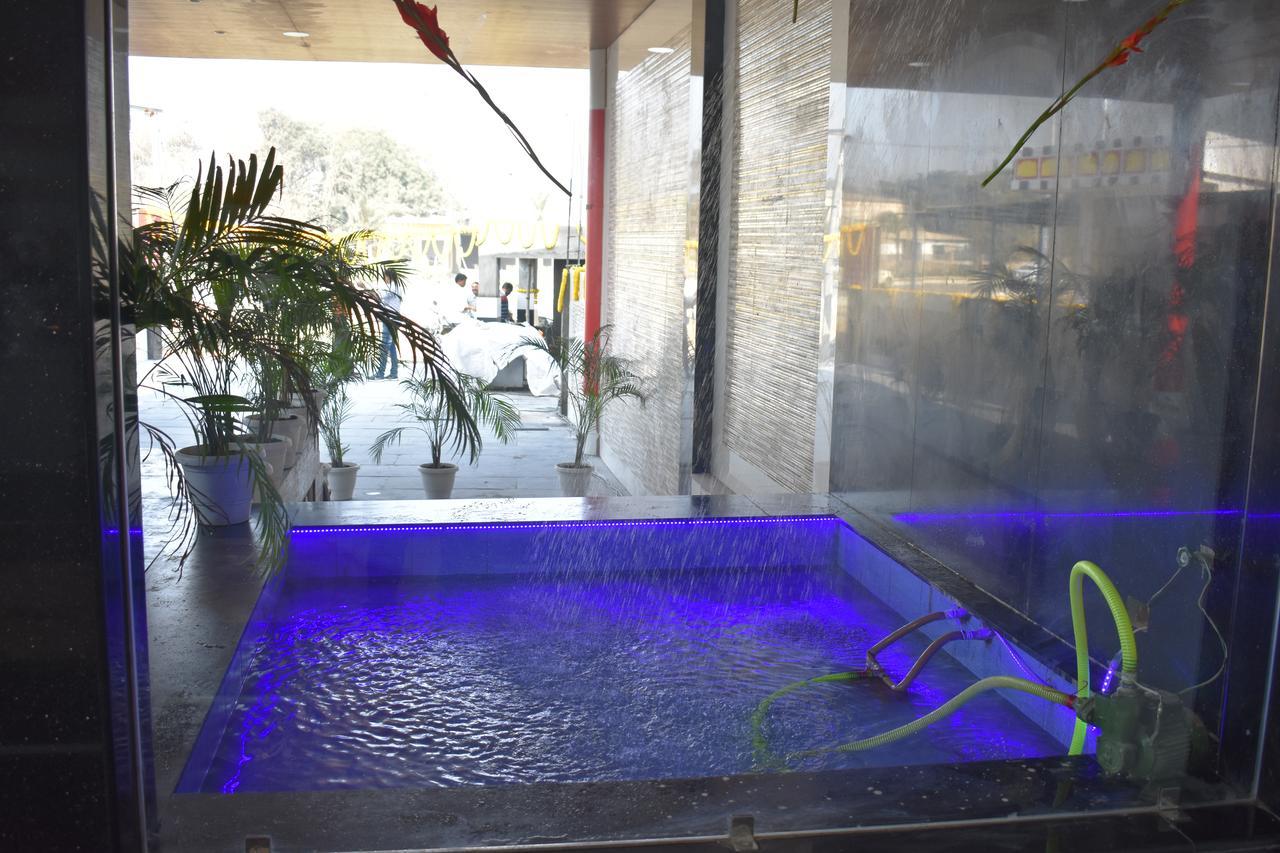 Hotel Royal Country Club Varanasi Esterno foto