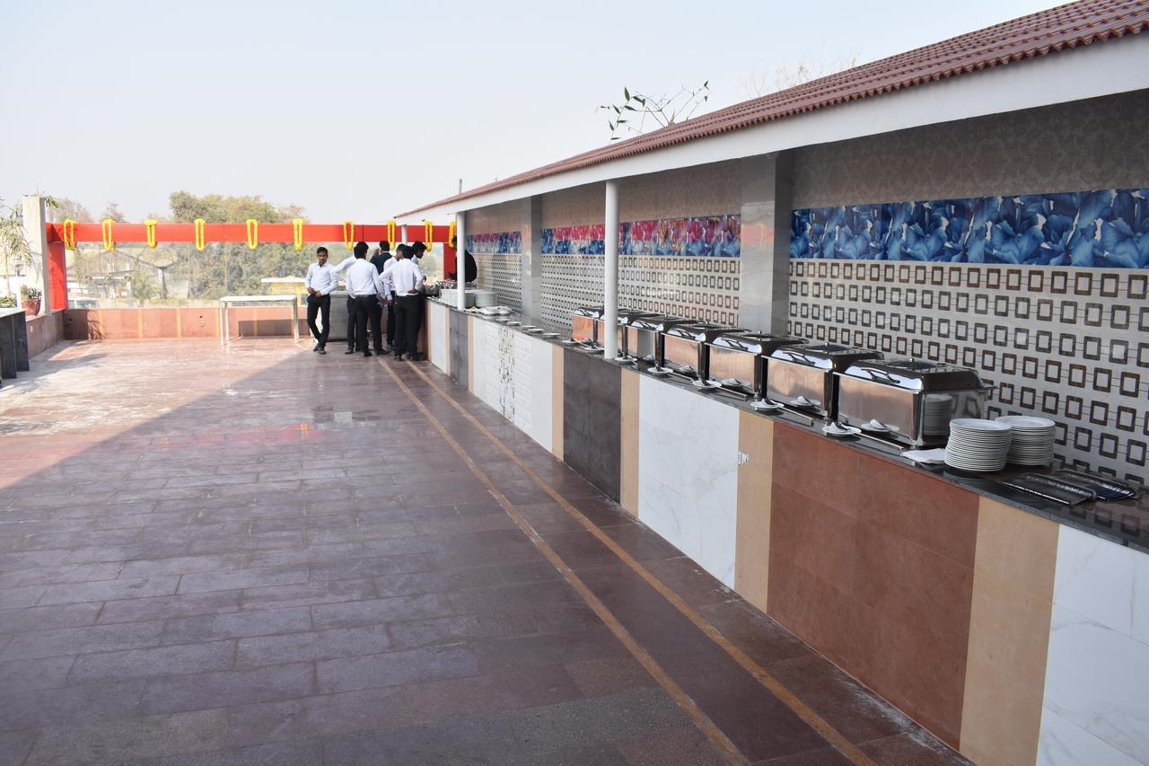 Hotel Royal Country Club Varanasi Esterno foto