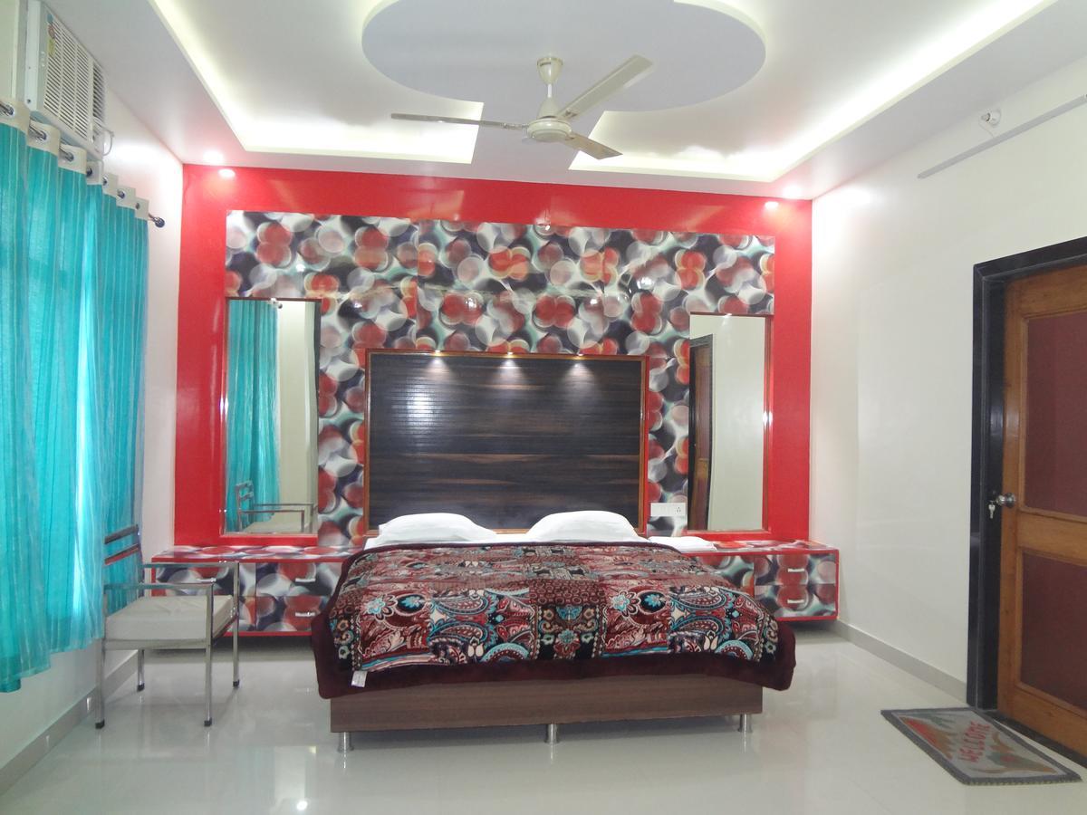 Hotel Royal Country Club Varanasi Esterno foto